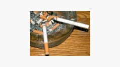 cigarety na popelníku