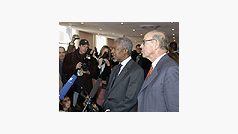 Kofi Annan a Hans Blix