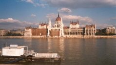 Budapešť - Parlament (pravý břeh Dunaje, Pešť)