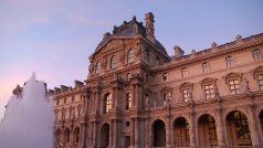 Louvre za soumraku