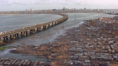 Home - Slumy v Makoko naproti Lagos Island, Lagos, Nigérie (6°30&#039; N - 3°24&#039; E)