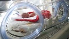 Nové resuscitační vyhřívané lůžko pro novorozence