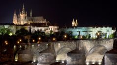 Noční panorama Hradčan je uchvacující. Stejně tak však okouzlují i méně známé zajímavosti, které Pražský hrad ukrývá