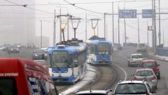 Městská doprava je dnes kvůli smogu v Ostravě zdarma.