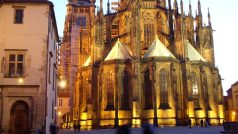 Katedrála sv. Víta v Praze. Ukázka stavitelského umění Petra Parléře, který svoji architekturu stavěl i s ohledem na hru světla a stínů