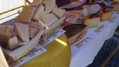 První farmářské trhy v Břeclavi nabídly mimo jiné sýry