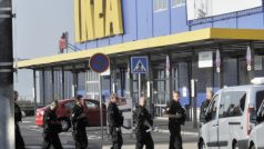 Policie vyklízí všechny čtyři obchodní domy Ikea v Česku