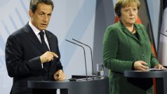 Německá kancléřka Angela Merkelová a francouzský prezident Nicolas Sarkozy po jednání o krizi eurozóny