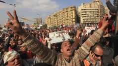 Egypt. Demonstranti na náměstí Tahrír protestují pro setrvání generálů u moci