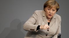 Kancléřka Angela Merkelová obhajovala plán na záchranu eura před poslanci Spolkového sněmu