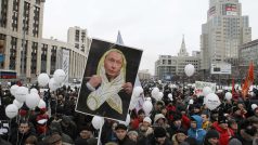 V Moskvě by mělo demonstrovat až 50 tisíc lidí, první účastníci s balónky a plakáty už protestují