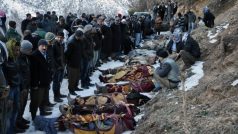 Těla obětí leteckého útoku turecké armády na domnělé kurdské separatisty