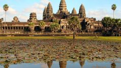 Hlavní chrámový komplex Angkor Vat, vrcholné dílo khmerské architektury