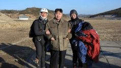 Nový lídr Severní Koreje Kim Čong-un pózuje s parašutisty