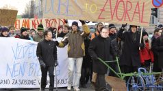 Brněnští studenti vyšli do ulic na protest proti plánovaným reformám vysokého školství.