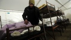 Lidé bez domova našli úkryt před nočním mrazem ve stanu na Rohanském ostrově