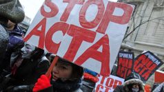 Proti smlouvě ACTA se demonstrovalo v celé Evropě.