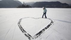 Svátek svatého Valentýna; srdce; láska; vztahy; led; sníh; zima; mráz