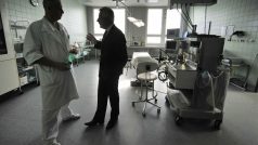 V jihlavské nemocnici byla za účasti ministra zdravotnictví Leoše Hegera (vpravo) otevřena nová oddělení