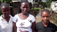 Keňský slum Mathare. Petronilla Muguiri (vpravo)