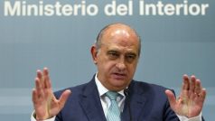 Španělský ministr vnitra Jorge Fernandez Diaz, tisková konference k zatčení tří podezřelých z přípravy teroristického útoku