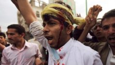 V Káhiře neutichají protiamerické protesty a dochází ke krvavým bitkám
