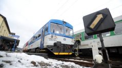 Po více než roční pauze vrátily vlaky na železniční trať Dolní Lipka – Hanušovice. Na snímku vlaky v zastávce Lichkov