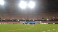 Fotbalisté Plzně se na stadionu Sao Paolo pro 60 tisíc diváků &quot;ztrácejí&quot;
