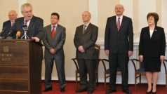 Kandidáti Miloše Zemana na ústavní soudce. Milada Tomková, Vladimír Sládeček, Jan Filip a Jaroslav Fenyk (zprava)