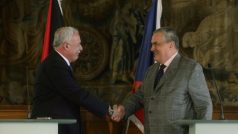 Palestinský ministr zahraničí Rijád Málikí a jeho český protějšek Karel Schwarzenberg