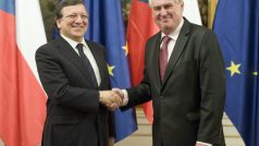 Předseda Evropské komise José Manuela Barrosa na návštěvě v Praze, prezident Miloš Zeman (vpravo)