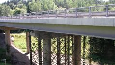 Silniční most u Horních Tašovic je v havarijním stavu
