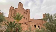 Ksar znamená opevněné město, v oblasti Maghrebu jsou tyto pevnosti obvykle zbudované z červeného jílu. Nejznámější z nich je zřejmě Ait Benhaddou, přezdívaný Hollywood pouště.