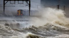 Velká Británie se potýkala s lokálními záplavami