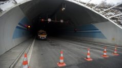 Uzavřený Lochkovský tunel na Pražském okruhu