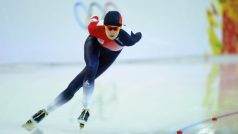 Martina Sáblíková soupeří se soupeřkami a s časem během olympijského závodu na 3000 metrů