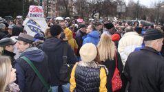 Lidé protestují v bosenské metropoli Sarajevu