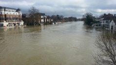 Záplavy ve městě Staines