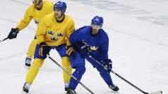 Daniel Sedin, Patrik Berglund a jejich spoluhráči se večer postaví české reprezentaci v prvním zápase hokejového turnaje
