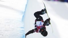 Soči 2014. Česká snowboardistka Šárka Pančochová během kvalifikační jízdy na U-rampě