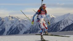 Gabriela Soukalová ve vytrvalostním závodě dlouho útočila na medaili, nakonec skončila čtvrtá