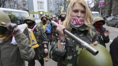 Ukrajinští protivládní aktivisté požadovali propuštění zadržovaných demonstrantů