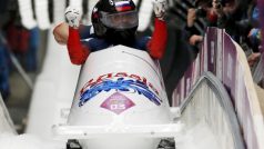Pilot ruského dvojbobu Alexandr Zubkov se raduje z vítězství na olympijských hrách