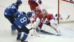 Hokejisté Finska (v modrém) porazili ve čtvrtinále olympijského turnaje Rusko 3:1