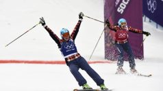 Závod skikrosařek vyhrála Kanaďanka Marielle Thompsonová před krajankou Kelsey Serwaovou