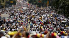 Demonstrace proti prezidentu Nicolasi Madurovi ve Venezuele v Caracasu