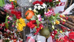 Lidé si v Kyjevě připomínají oběti nedávných násilností