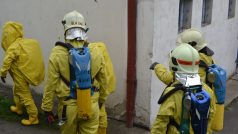 Záchranáři a hasiči nacvičovali v Lounech evakuaci zimního stadionu při úniku čpavku