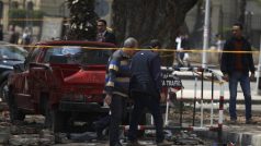 Místo exploze v Káhiře. Po výbuchu tří náloží zahynuli dva lidé a deset bylo zraněno. 2. 4. 2014