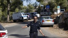 Izraelský policista v lese nedaleko Jeruzaléma, kde se našlo tělo patřící zřejmě zabitému mladému Palestinci